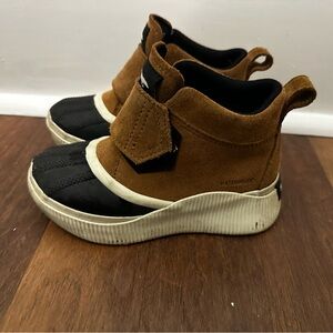 Sorel Kids Out N About Waterproof Snow Boots Size 12